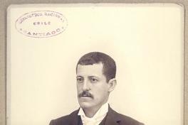 [Augusto de Carvalho - Co-propietario do Jornal de Noticias, retrato de medio cuerpo]