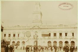 [Personas en espera de los ejercicios militares, Salvador de Bahía, Brasil]