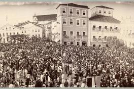 [Vista panorámica de la Plaza de Consejo en el día de los ejercicios militares, 23 de julio de 1902, Salvador de Bahía, Brasil]