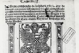 [Reproducción fotográfica de una lámina impresa con una ilustración de un escudo español, el texto está en español antiguo y latín]