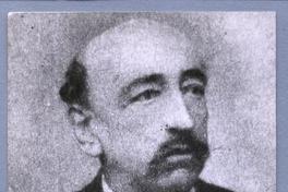 [Retrato de medio cuerpo de un hombre no identificado]