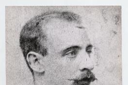 [Retrato de medio cuerpo de hombre no identificado]