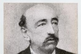 [Retrato de medio cuerpo de hombre no identificado]