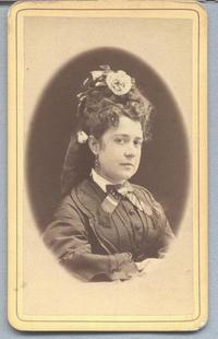 [Mujer no identificada]