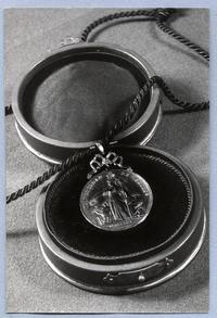 [Medalla de la Universidad de Chile]