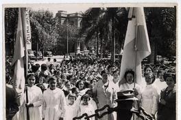 [Grupo de mujeres en acto público no identificado]