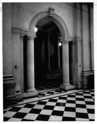 [Biblioteca Nacional. Hall de la entrada al edificio por calle Moneda]