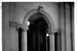 [Biblioteca Nacional. Hall de la entrada al edificio por calle Moneda]