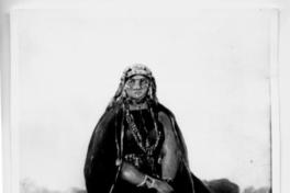 [Mujer araucana, retrato de cuerpo entero]