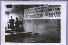 [Personas a cargo de los niños refugiados, de la Organización de la Oficina International para la Infancia, UNICEF]