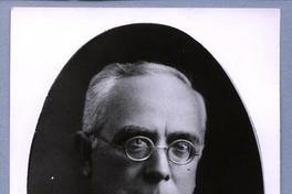 [Tomás Thayer Ojeda, retrato de medio cuerpo en un marco ovalado]