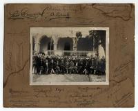 [Reunión social en el Cerro Santa Lucía, se destacan : Guillermo Feliú Cruz, A. Castro Pastene, Elvira Solezzi, Ofelia Allende, Clementina Santibañez, Tomás Thayer Ojeda, E. Aldunate Larraín, Manuel Cruzat Vera, entre otros]