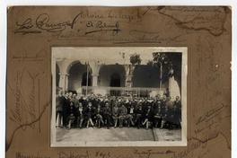 [Reunión social en el Cerro Santa Lucía, se destacan : Guillermo Feliú Cruz, A. Castro Pastene, Elvira Solezzi, Ofelia Allende, Clementina Santibañez, Tomás Thayer Ojeda, E. Aldunate Larraín, Manuel Cruzat Vera, entre otros]