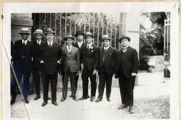 [El directorio de la asociación de nativos de Arica ofrece un almuerzo al gobernador de Arica Sr. Bustos León como adhesión a la autoridad]