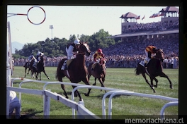 Carrera en el Hipódromo Chile, ca. 1985.