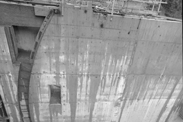 Río Polcura, vista de las obras de construcción de la bocatoma Polcura, Antuco, 1979.