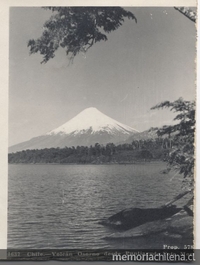 Volcán Osorno desde El Puntiagudo, c. 1940.