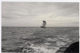 [Vista de una embarcación navegando en el río Maule]