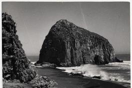 [Playa de Constitución, se aprecia la formación rocosa llamada Piedra de la Iglesia]