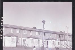 [Niños jugando en un barrio de Lota]