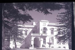 [Vista del frontis y de la Venus en el Baño de Allegrain en la pileta central del Parque de Lota]