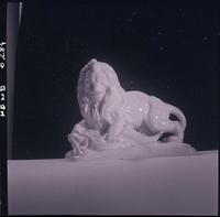 [León de cerámica]