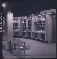 [Sala de ventas de la cerámica de Lota]