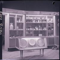 [Sala de ventas de la cerámica de Lota]