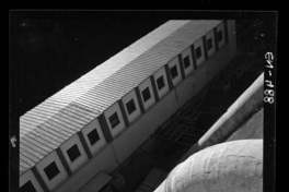 [Aspecto de la central hidroeléctrica y su entorno]