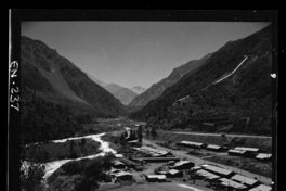 Patio de alta tensión y torres de conducción