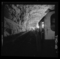 Aspecto de túneles en etapa de terminación, uso de moldajes retráctiles y hormigonado de bóveda