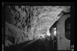 Aspecto de túneles en etapa de terminación, uso de moldajes retráctiles y hormigonado de bóveda