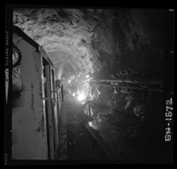 Aspecto de túneles en etapa de terminación, uso de moldajes retráctiles y hormigonado de bóveda