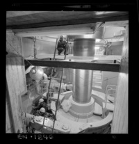 [Casa de máquinas en una segunda etapa : montaje del generador]