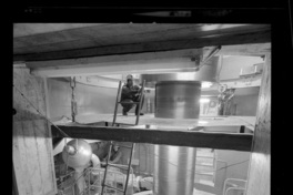 [Casa de máquinas en una segunda etapa : montaje del generador]