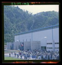 [Vista de la concurrencia a las instalaciones de la Central] : Inauguración de la Central Antuco, 22 de octubre de 1981