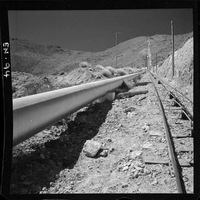 [Funicular para montaje y mantenimiento junto a la tubería de presión. Es el más largo construido en América del Sur]