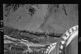 [Funicular para montaje y mantenimiento junto a la tubería de presión. Es el más largo construido en América del Sur]