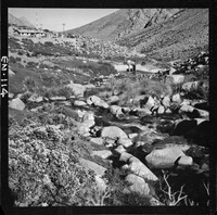 Bocatoma ubicada a 2600 m. sobre el nivel del mar : capta el agua del río Los Molles y mediante dos compuertas la entrega al canal de aducción. Este discurre cubierto por 17 km. hasta la cámara de carga