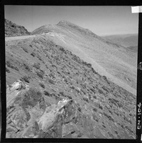 Bocatoma ubicada a 2600 m. sobre el nivel del mar : capta el agua del río Los Molles y mediante dos compuertas la entrega al canal de aducción. Este discurre cubierto por 17 km. hasta la cámara de carga