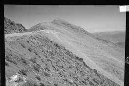 Bocatoma ubicada a 2600 m. sobre el nivel del mar : capta el agua del río Los Molles y mediante dos compuertas la entrega al canal de aducción. Este discurre cubierto por 17 km. hasta la cámara de carga