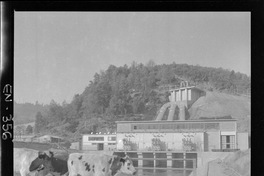 [Panorámica de la Central Hidroeléctrica Pullinque y el paisaje circundante]