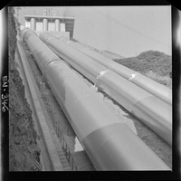 [Detalle de las tres tuberías de acero construidas por CAP : 3,60 m. de diámetro y 80 m. de longitud]