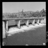 [Bocatoma ubicada en el desagüe de la laguna Pullinque]