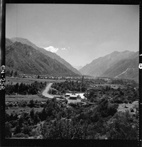 Paisaje y alrededores de la Central. Al fondo se observan las tuberías de la Central Cipreses
