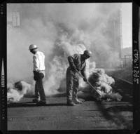 [Trabajadores en la coquería de Huachipato]