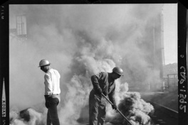 [Trabajadores en la coquería de Huachipato]