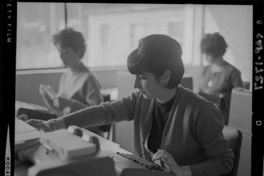 [Trabajando en la oficina de las instalaciones de CAP]