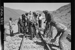 [Trabajos en la línea férrea que transporta el mineral de hierro]