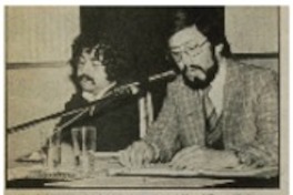 Poesías detrás de las pilas de ají.